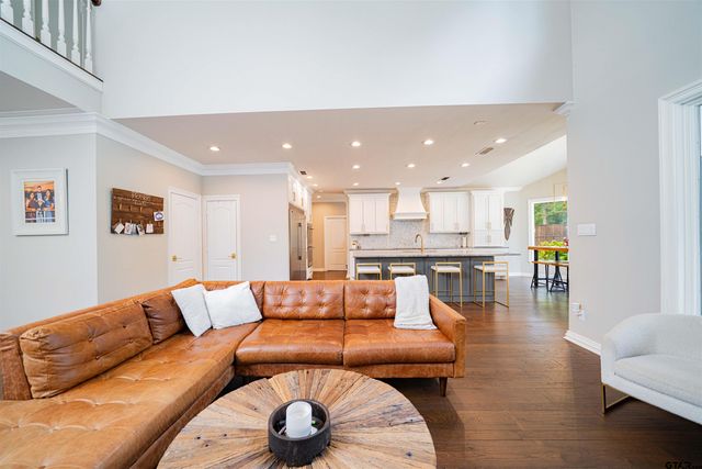 219 Hunters Cir, Longview, TX 75605