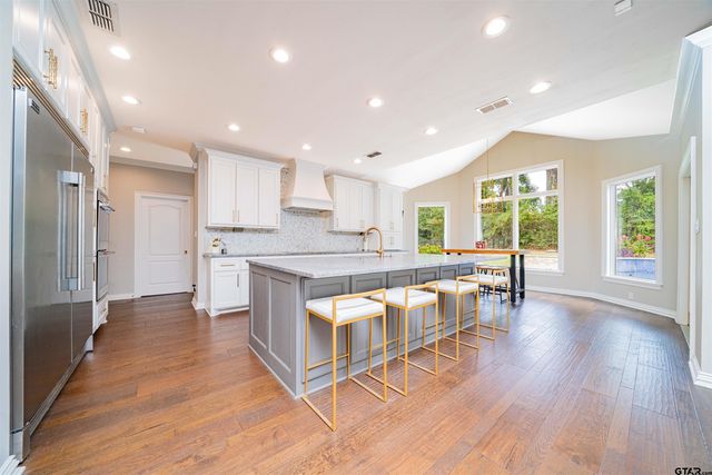 219 Hunters Cir, Longview, TX 75605