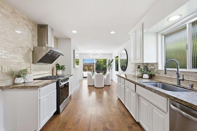 2155 Sterling Avenue, Menlo Park, CA 94025