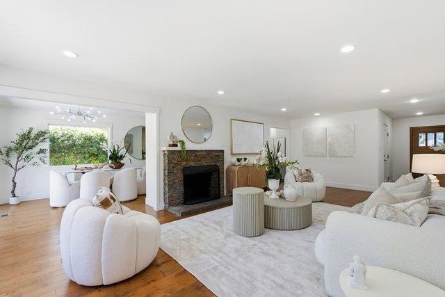 2155 Sterling Avenue, Menlo Park, CA 94025