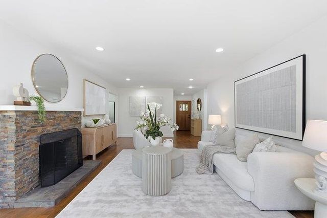 2155 Sterling Avenue, Menlo Park, CA 94025