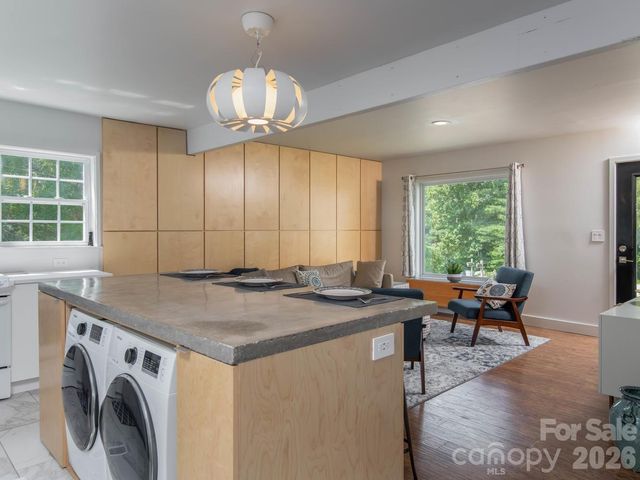 92 Salem Road, Weaverville, NC 28787