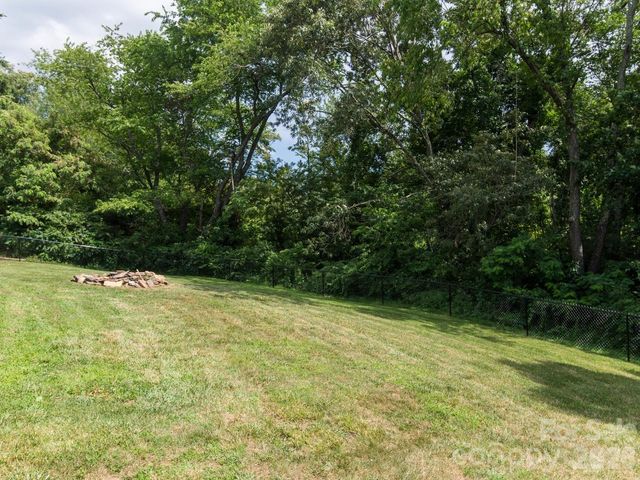 92 Salem Road, Weaverville, NC 28787