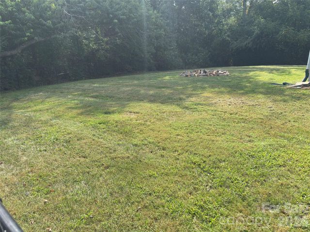 92 Salem Road, Weaverville, NC 28787