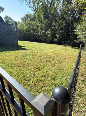 92 Salem Road, Weaverville, NC 28787