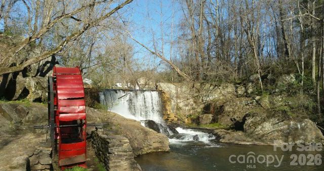 92 Salem Road, Weaverville, NC 28787