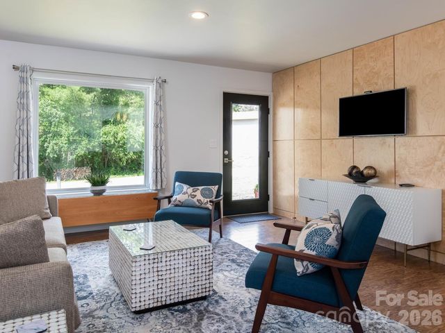 92 Salem Road, Weaverville, NC 28787