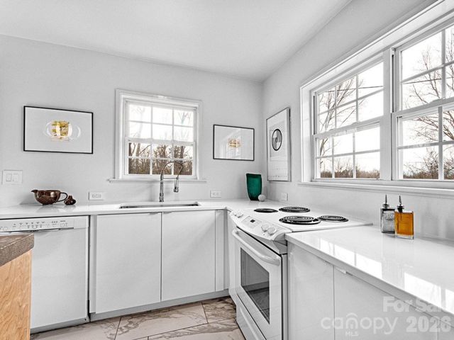 92 Salem Road, Weaverville, NC 28787
