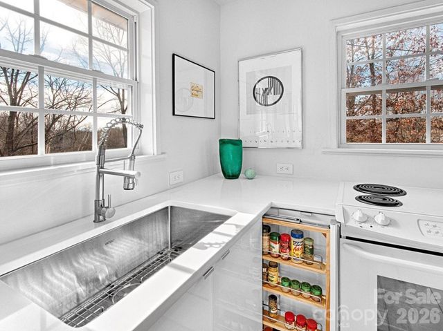 92 Salem Road, Weaverville, NC 28787