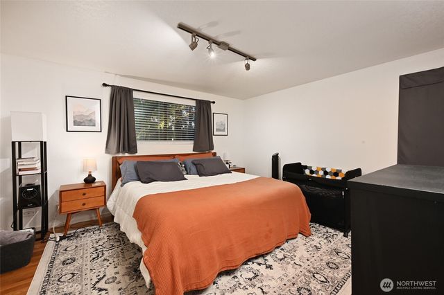 1614 NE 199th Court, Shoreline, WA 98155