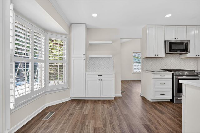 6030 BURNSIDE LANDING DR, Burke, VA 22015