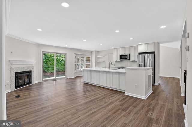 6030 BURNSIDE LANDING DR, Burke, VA 22015