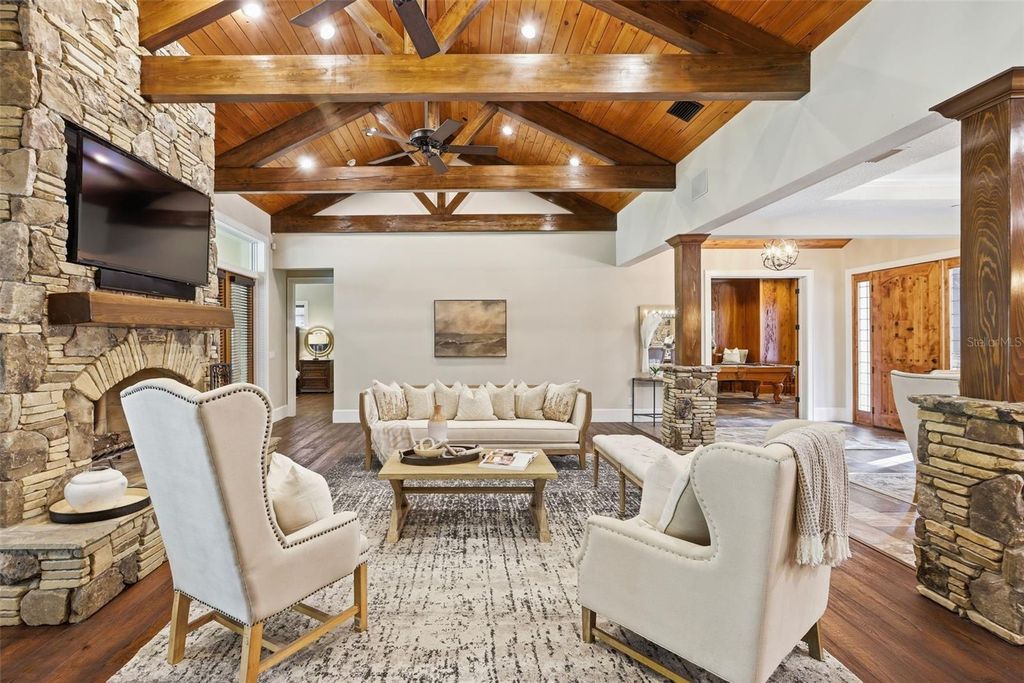 Image 14 of property listing at 713 MAIN STREET, Windermere, FL 34786