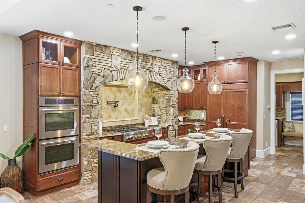 Image 22 of property listing at 713 MAIN STREET, Windermere, FL 34786