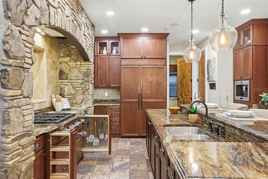 Image 24 of property listing at 713 MAIN STREET, Windermere, FL 34786