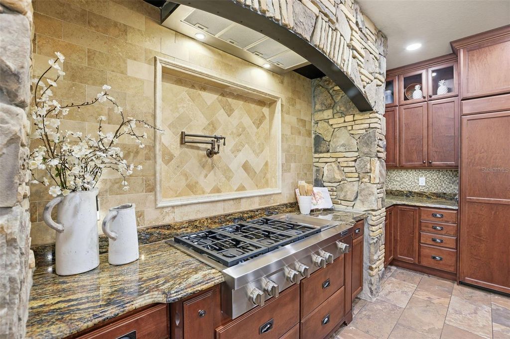 Image 25 of property listing at 713 MAIN STREET, Windermere, FL 34786