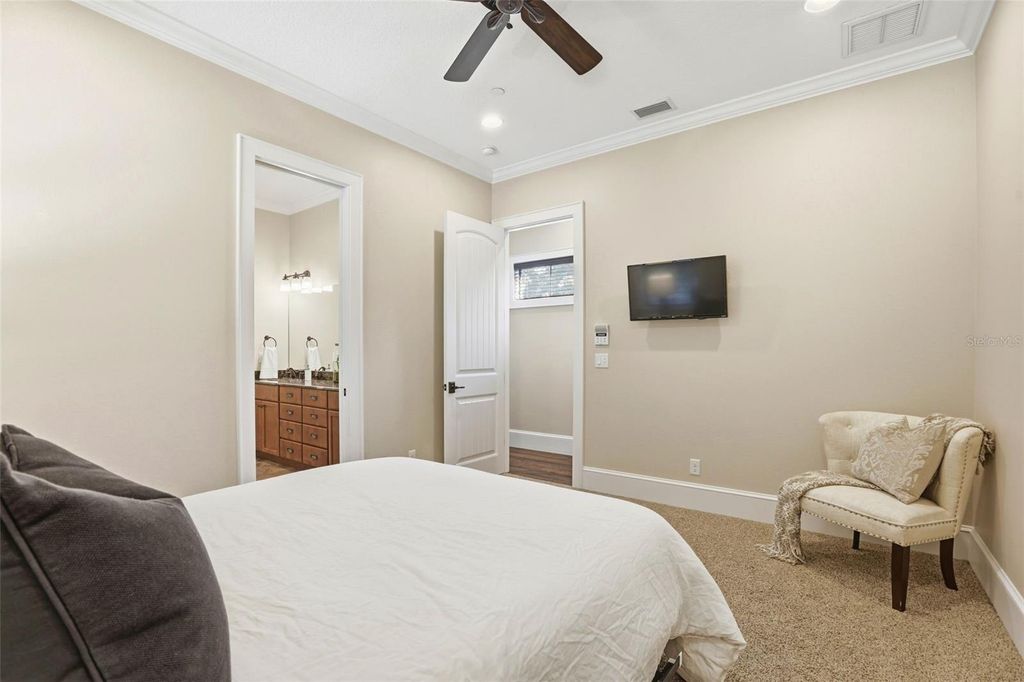 Image 44 of property listing at 713 MAIN STREET, Windermere, FL 34786