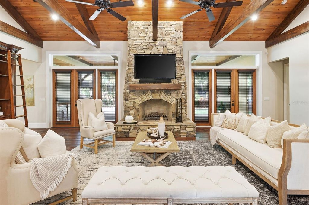 Image 7 of property listing at 713 MAIN STREET, Windermere, FL 34786