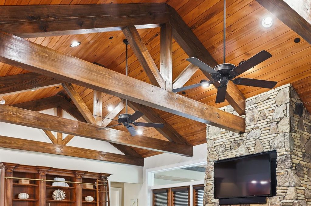 Image 8 of property listing at 713 MAIN STREET, Windermere, FL 34786