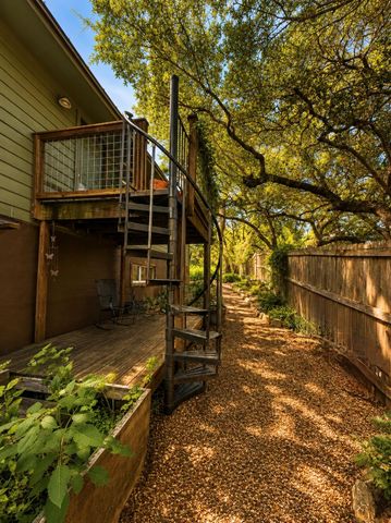 2905 Newton DR, Lago Vista, TX 78645