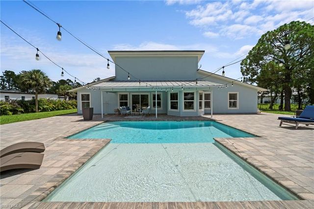 681 15th ST SW, Naples, FL 34117