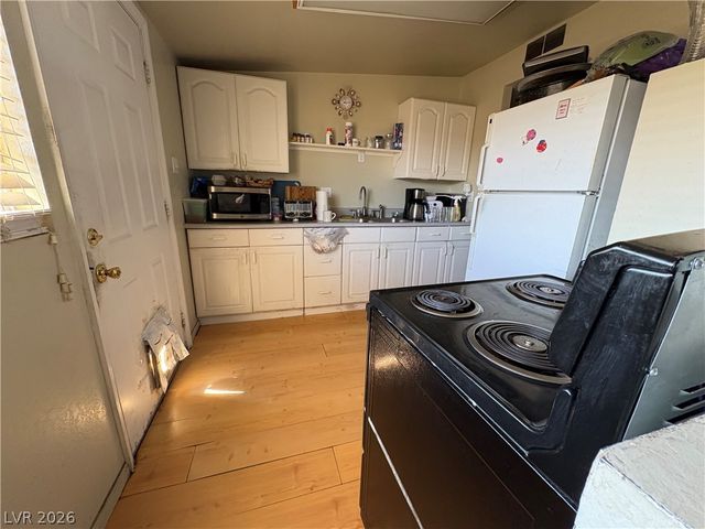 229 Hillcrest Drive, Henderson, NV 89015