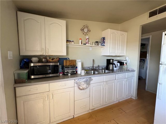 229 Hillcrest Drive, Henderson, NV 89015