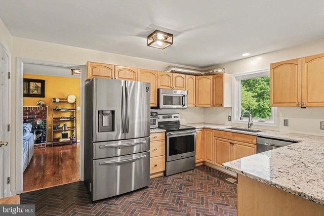 6493 BALLS MILL RD, Midland, VA 22728