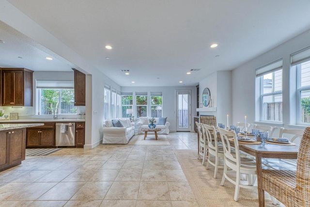 2717 Parkview Way, Marina, CA 93933