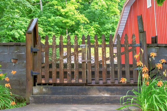 554 Hickman Shores Rd, Dover, TN 37058