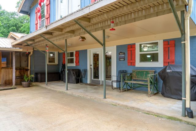 554 Hickman Shores Rd, Dover, TN 37058