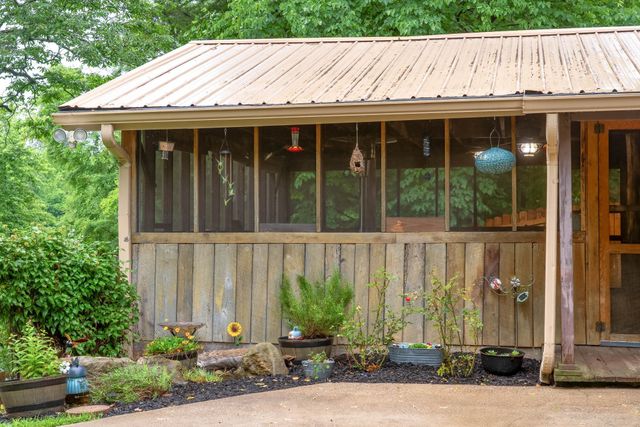 554 Hickman Shores Rd, Dover, TN 37058