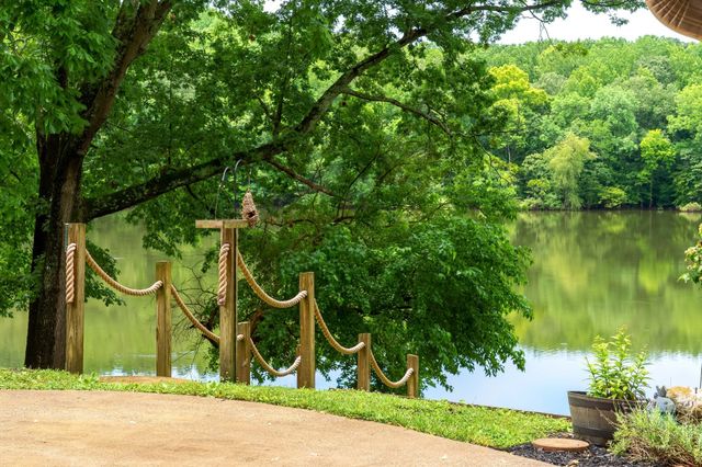 554 Hickman Shores Rd, Dover, TN 37058