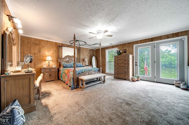 554 Hickman Shores Rd, Dover, TN 37058