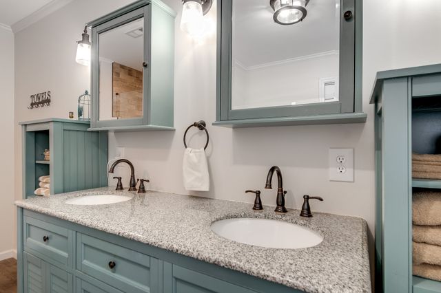 554 Hickman Shores Rd, Dover, TN 37058