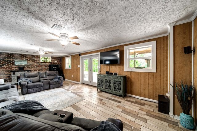 554 Hickman Shores Rd, Dover, TN 37058