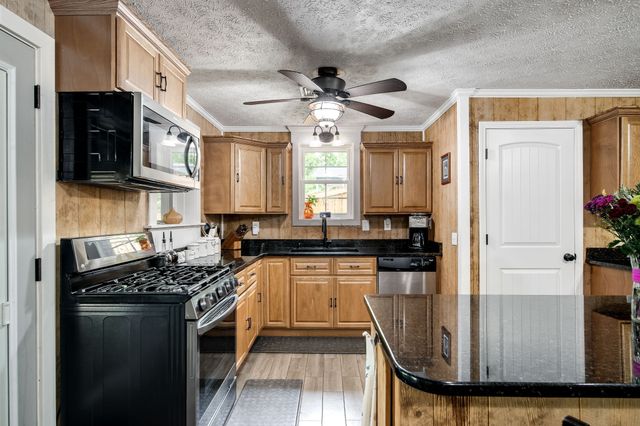 554 Hickman Shores Rd, Dover, TN 37058