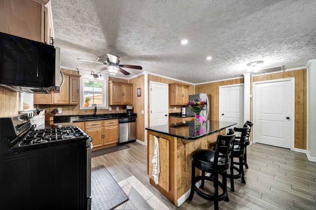 554 Hickman Shores Rd, Dover, TN 37058