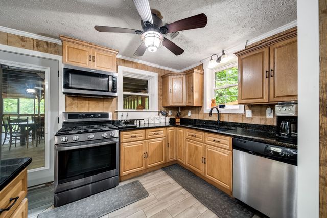 554 Hickman Shores Rd, Dover, TN 37058