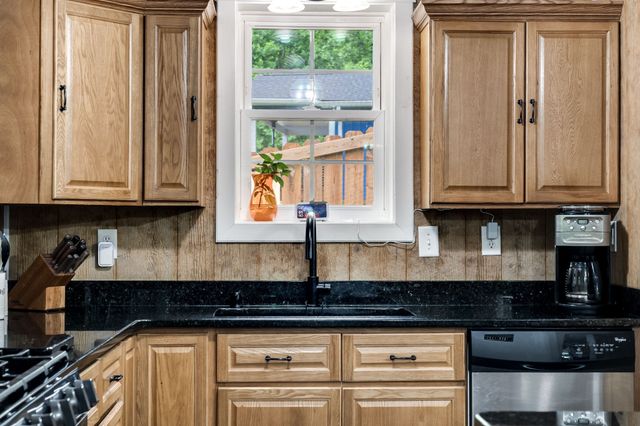 554 Hickman Shores Rd, Dover, TN 37058