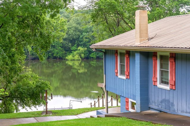 554 Hickman Shores Rd, Dover, TN 37058