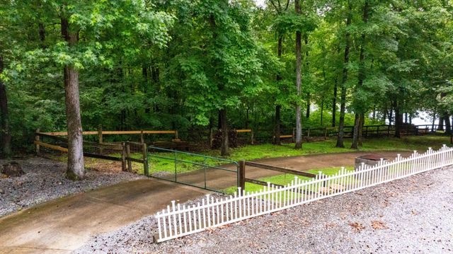 554 Hickman Shores Rd, Dover, TN 37058