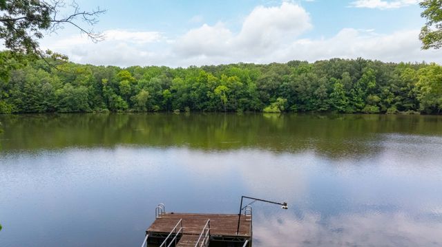 554 Hickman Shores Rd, Dover, TN 37058