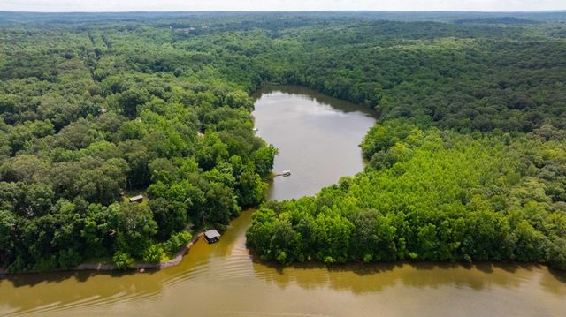 554 Hickman Shores Rd, Dover, TN 37058