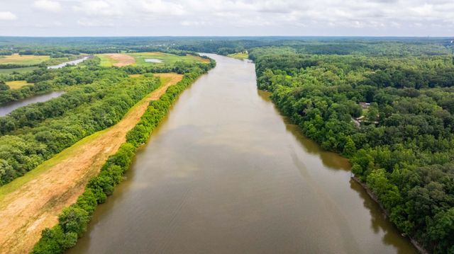 554 Hickman Shores Rd, Dover, TN 37058