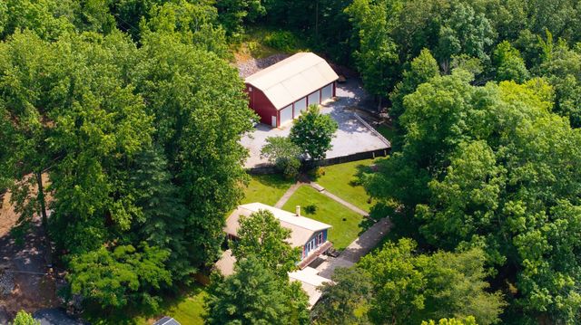 554 Hickman Shores Rd, Dover, TN 37058