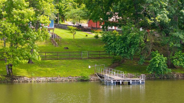 554 Hickman Shores Rd, Dover, TN 37058