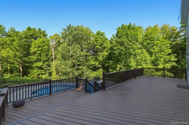 27 Hawleys Corners Road, Highland, NY 12528