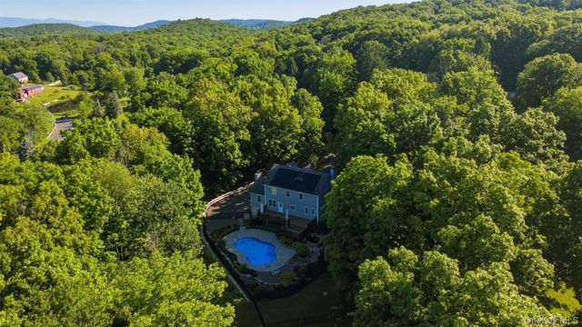 27 Hawleys Corners Road, Highland, NY 12528