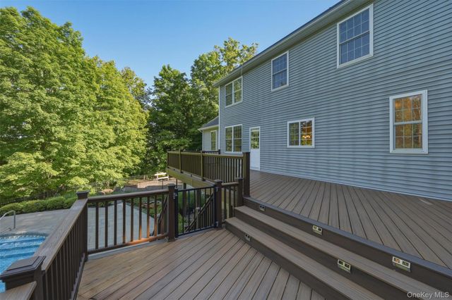 27 Hawleys Corners Road, Highland, NY 12528